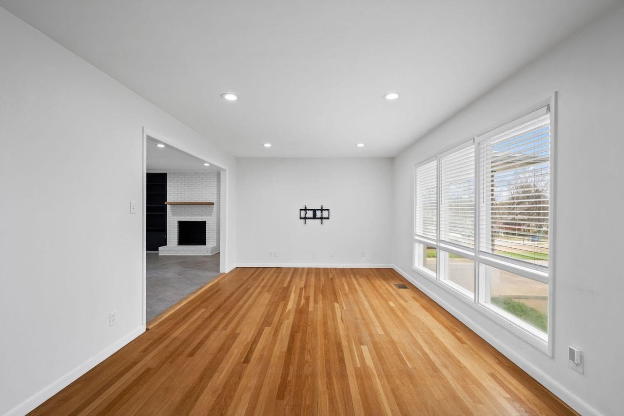 2115 Ballard Pl - Photo 6 of 31