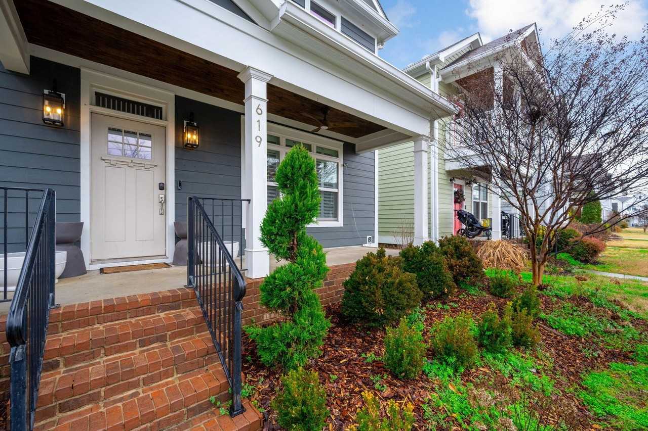 619 E 16th St - Photo 2 of 43