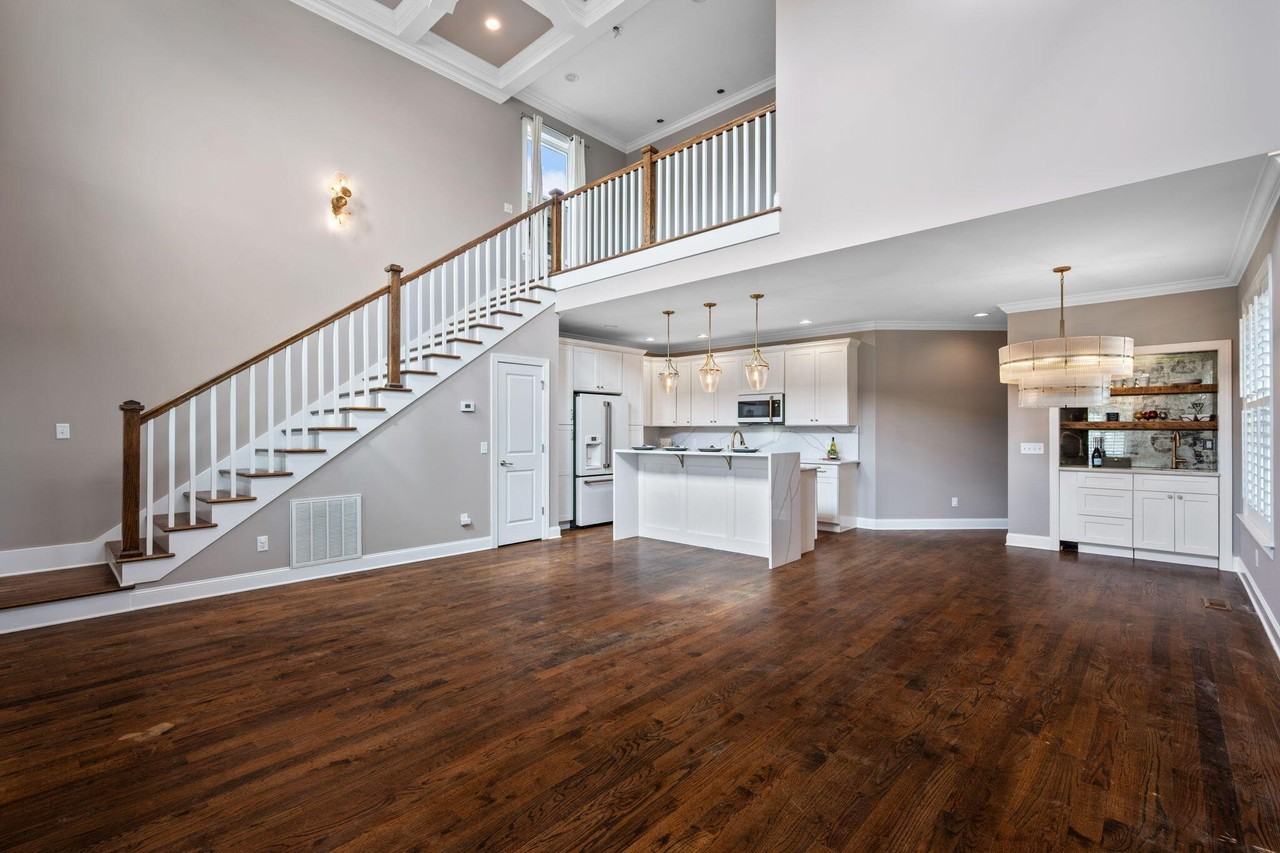 619 E 16th St - Photo 3 of 43