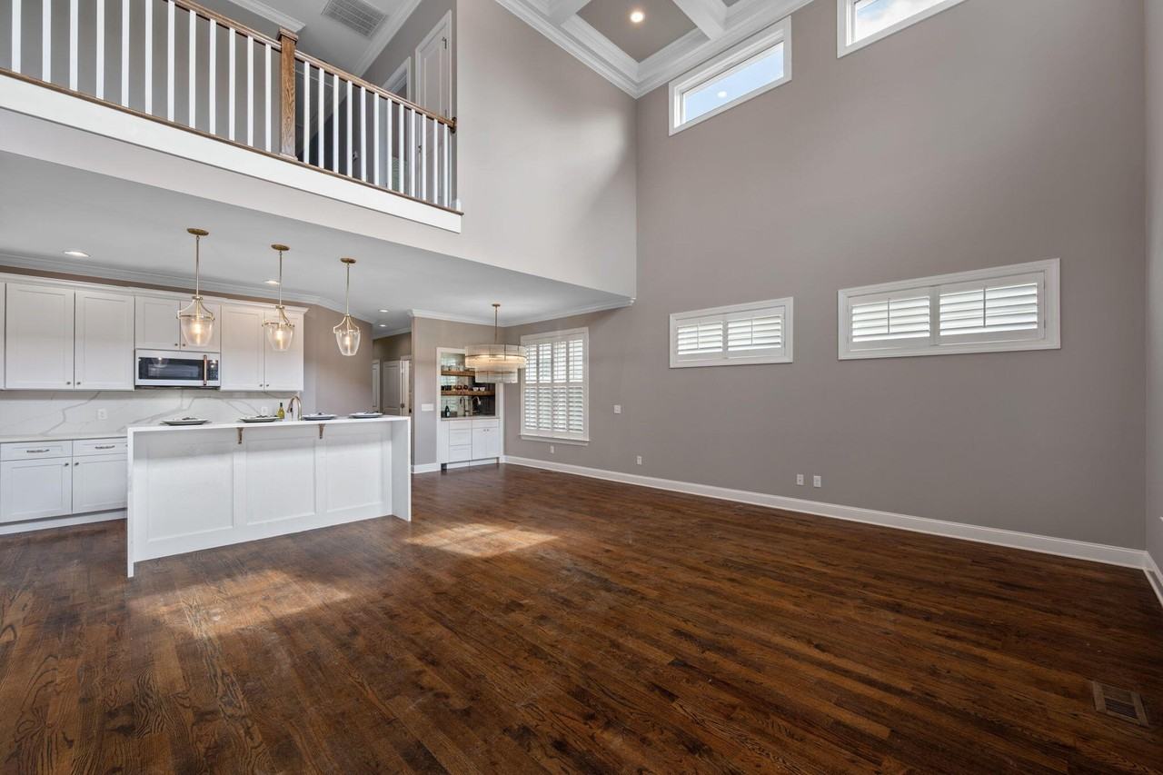 619 E 16th St - Photo 4 of 43