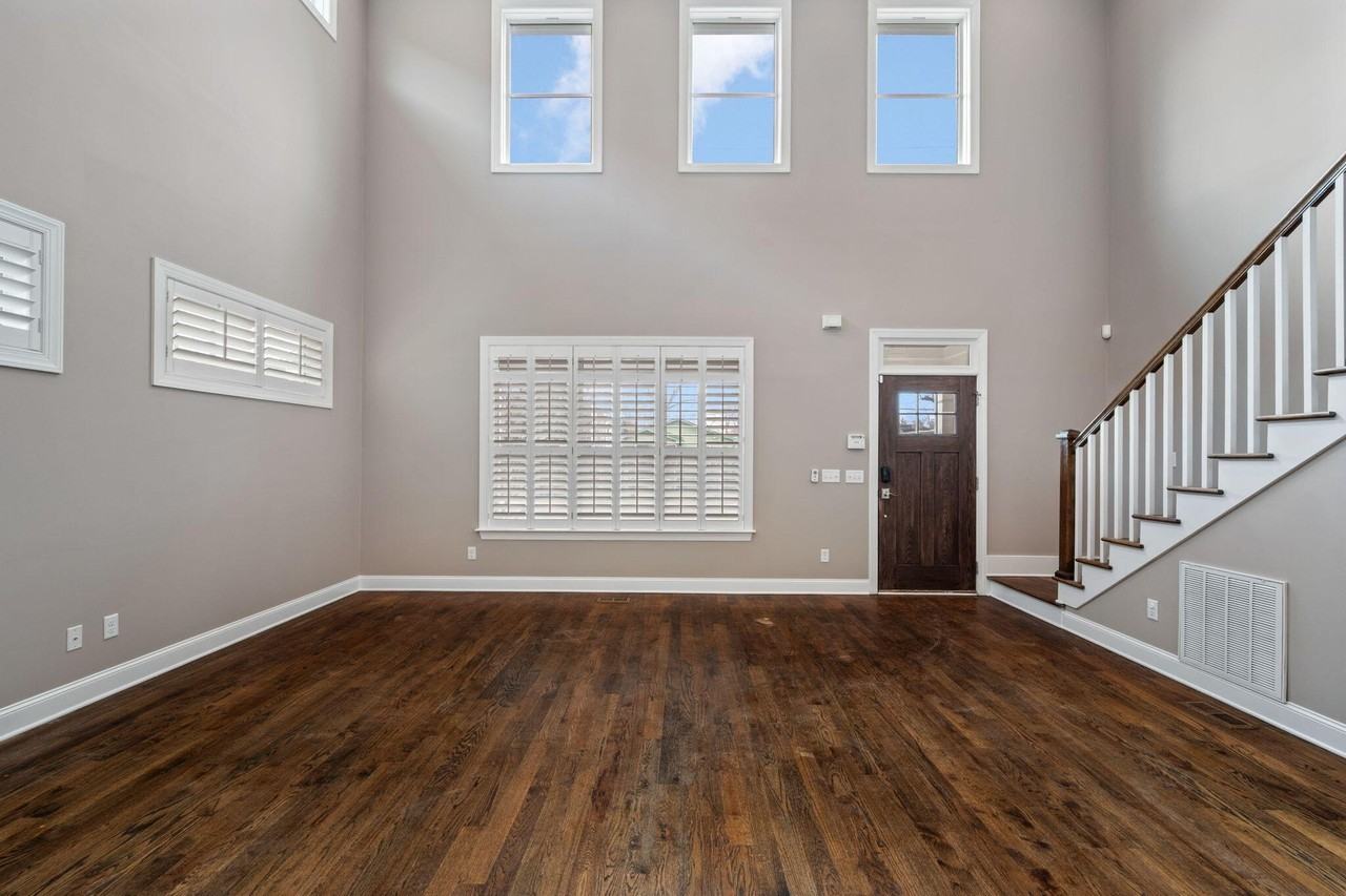 619 E 16th St - Photo 5 of 43