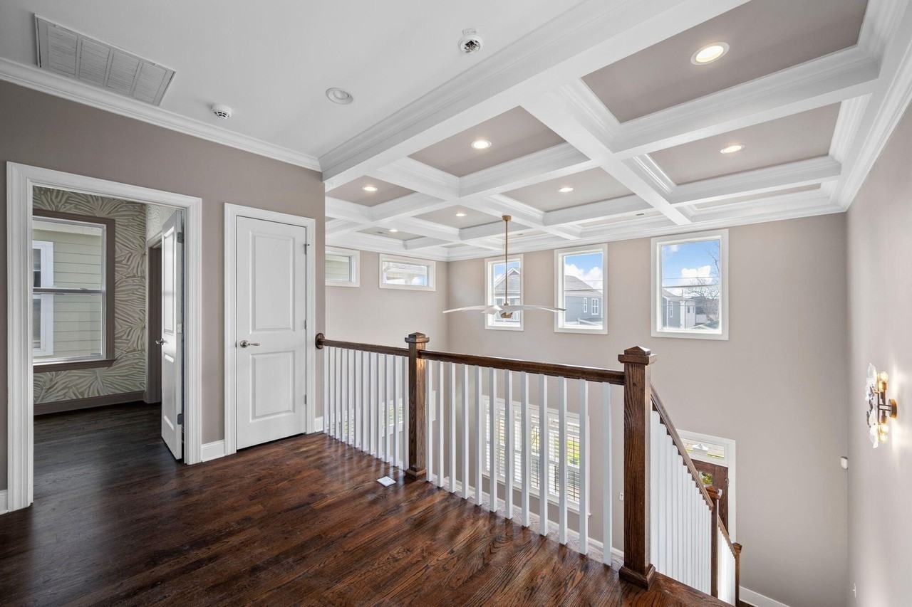 619 E 16th St - Photo 6 of 43