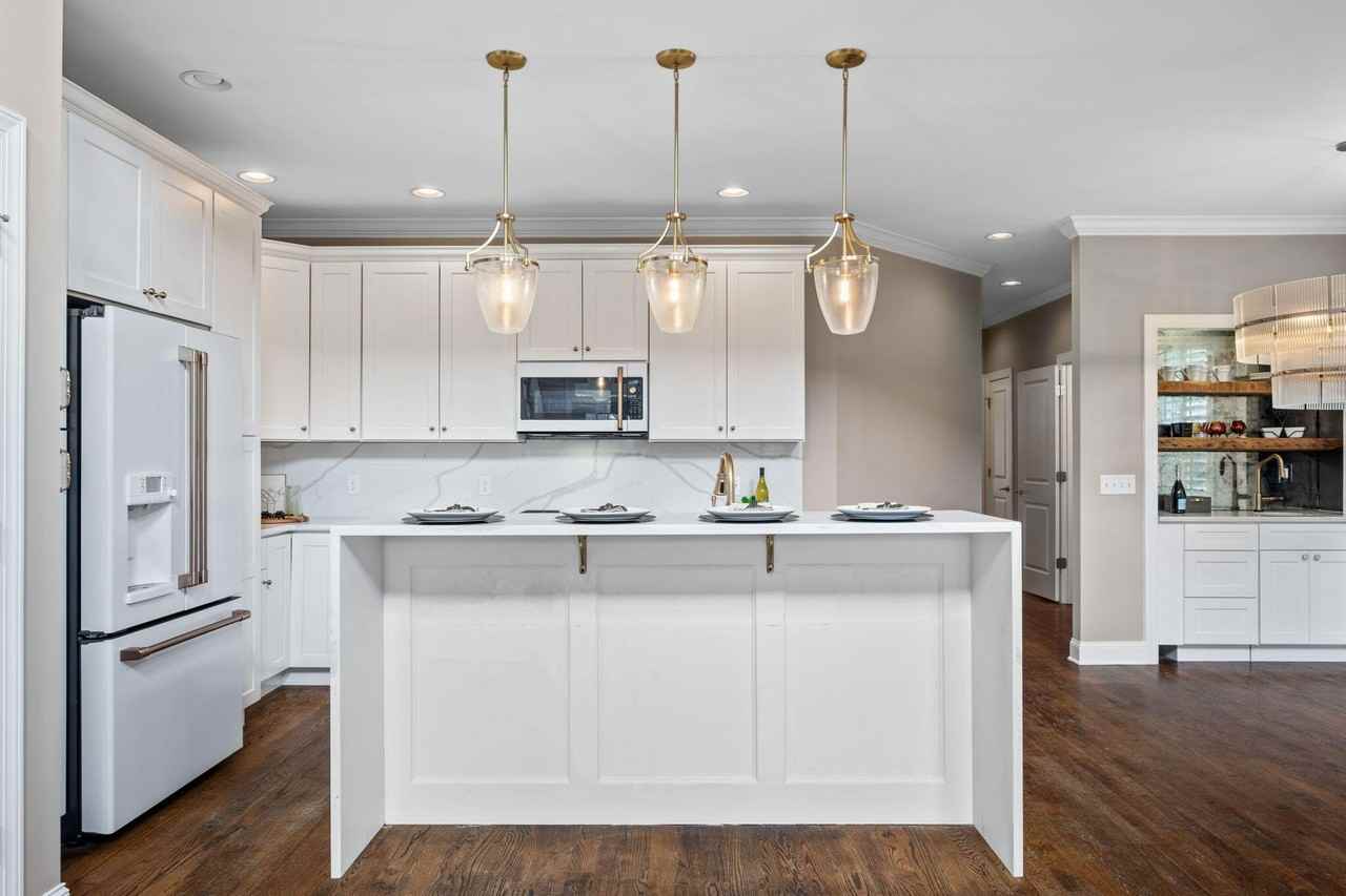 619 E 16th St - Photo 7 of 43