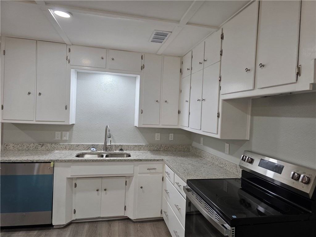 1230 Ray Dr - Photo 6 of 33