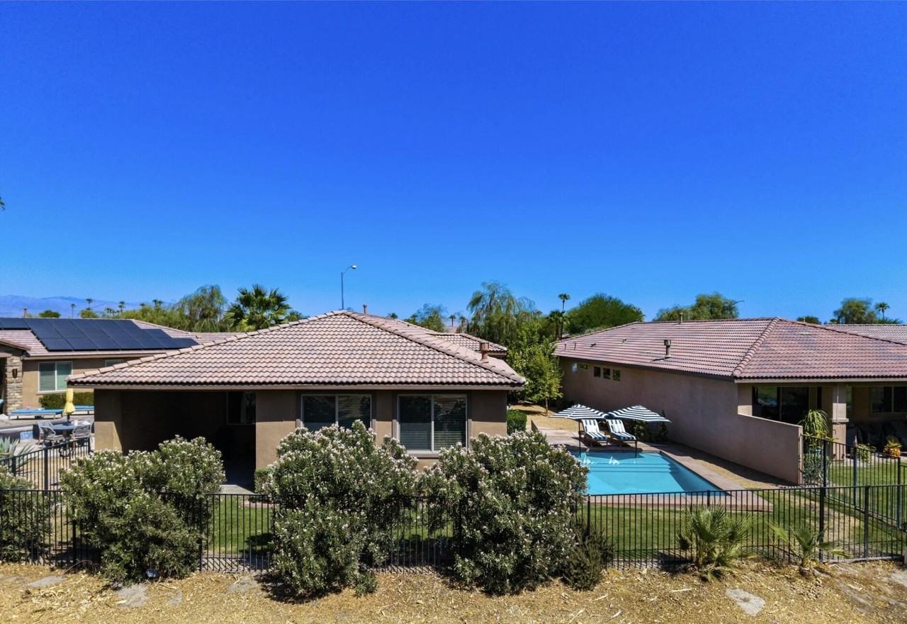 49345 Beatty St - Photo 3 of 24