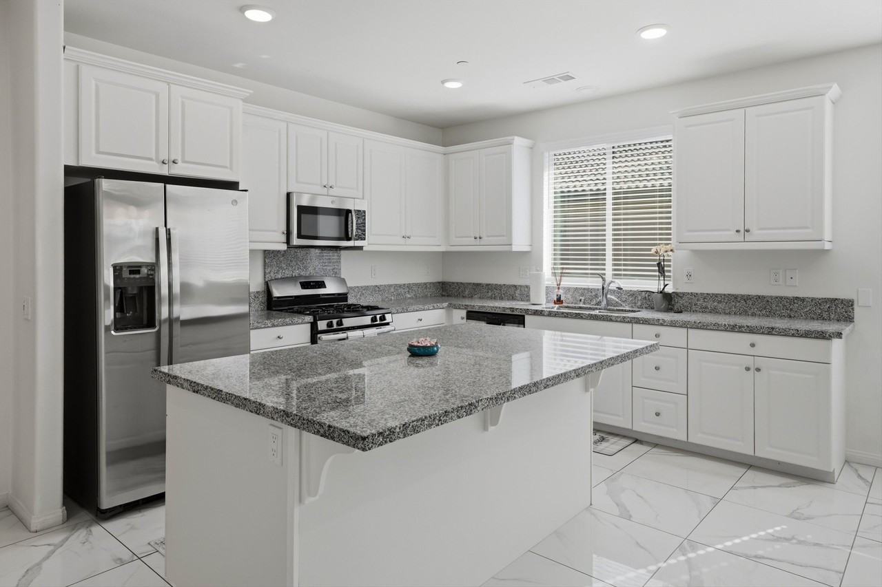 49345 Beatty St - Photo 7 of 24