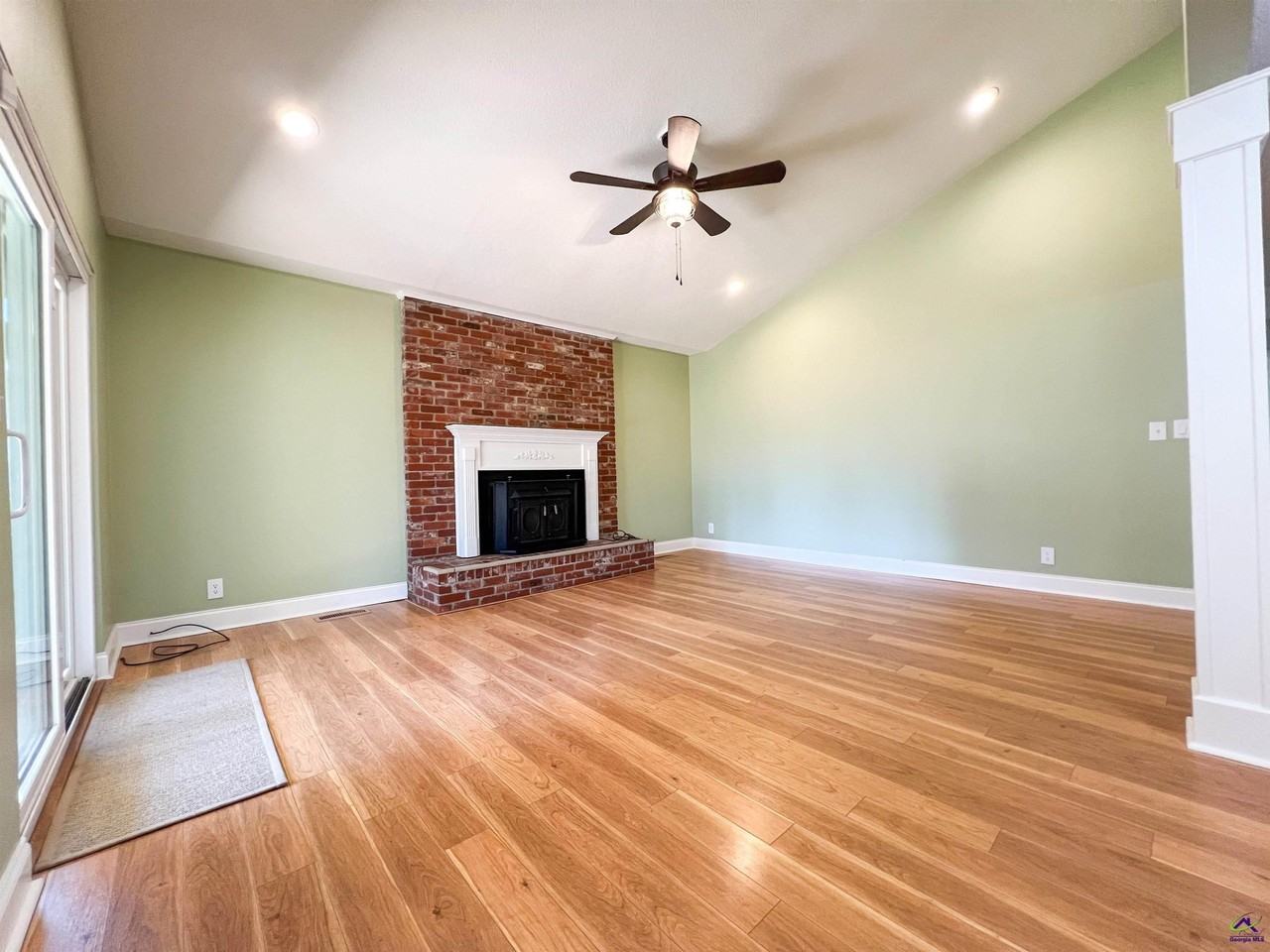 1205 Morningside Dr - Photo 2 of 19