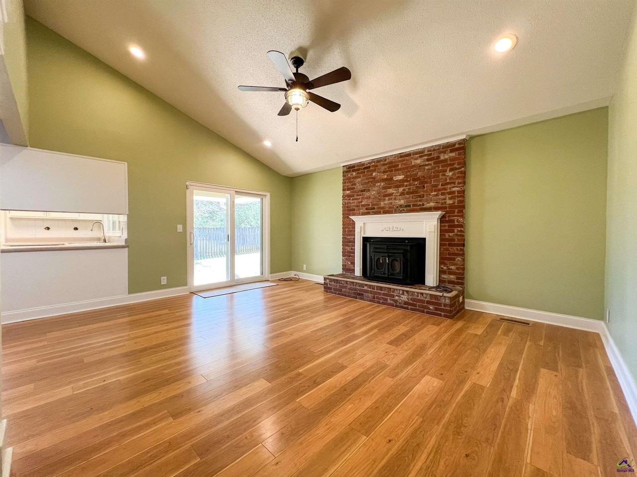 1205 Morningside Dr - Photo 3 of 19