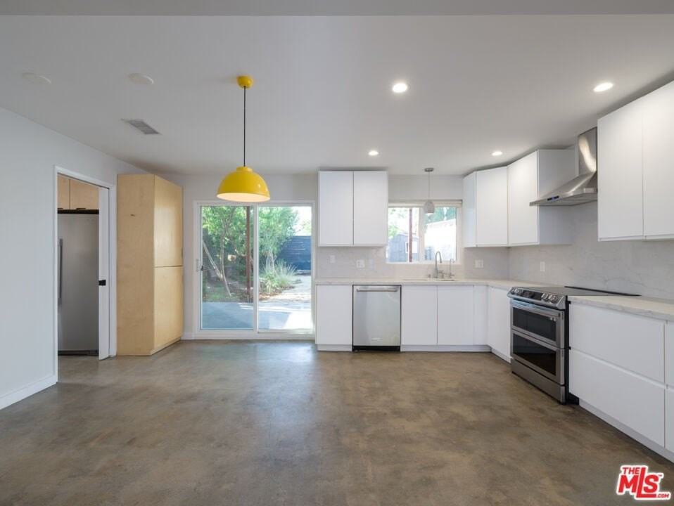 2933 Acresite St - Photo 4 of 28