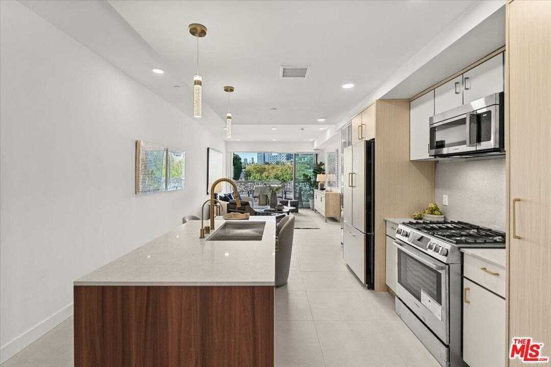 1257 N Sweetzer Ave Unit 302