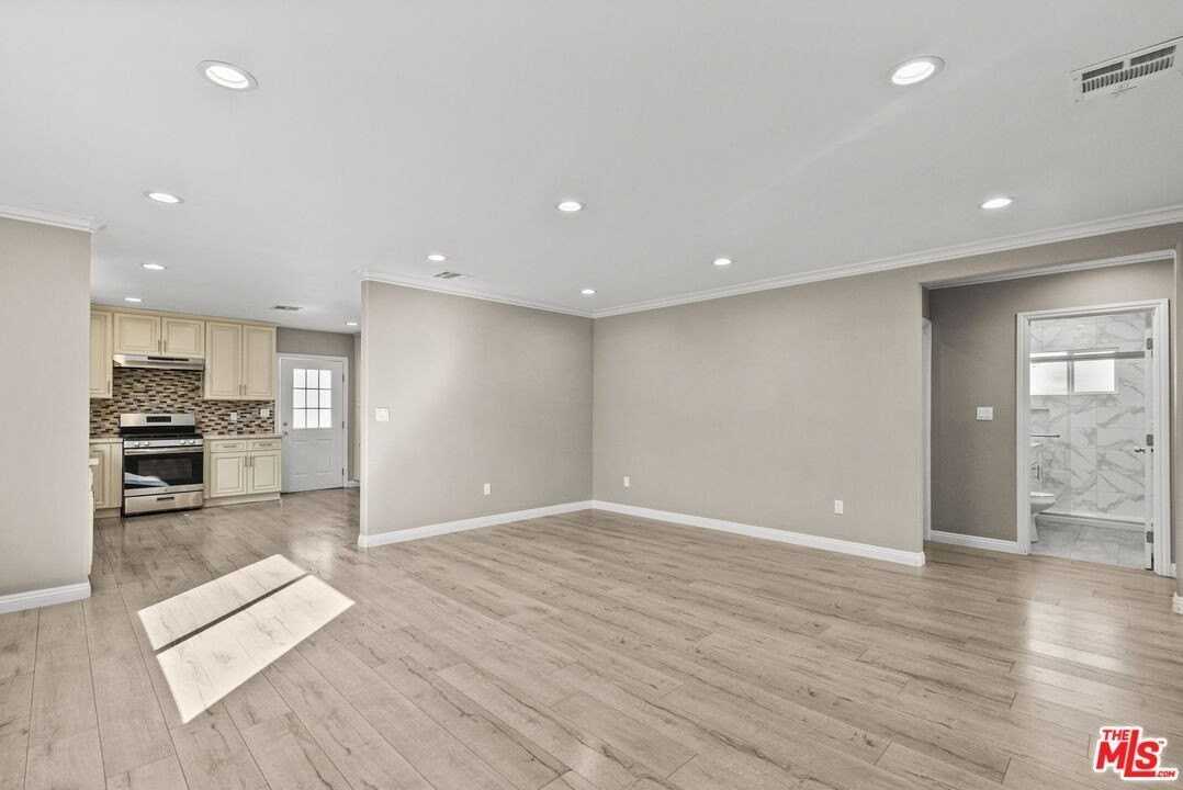 6717 Cedros Ave - Photo 2 of 30