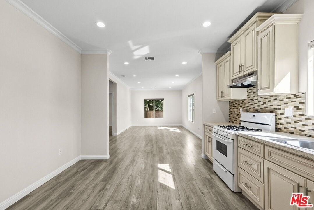 6715 Cedros Ave - Photo 6 of 21