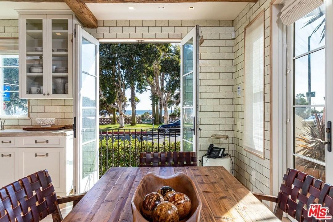 127 Hollister Ave - Photo 5 of 21