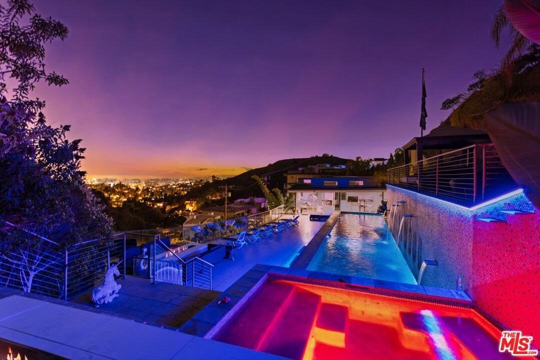 6425 Weidlake Dr - Photo 2 of 50