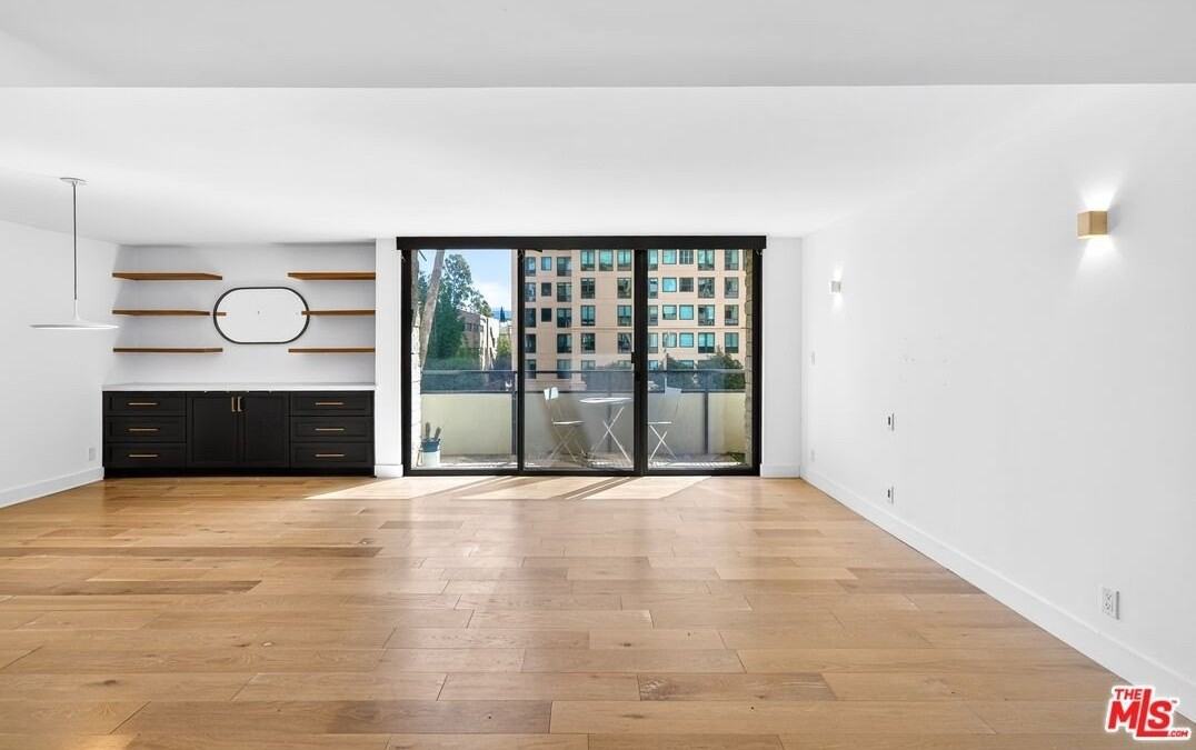 10535 Wilshire Blvd Apt 411 - Photo 3 of 31