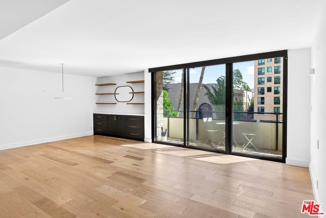 10535 Wilshire Blvd Apt 411 - Photo 4 of 31