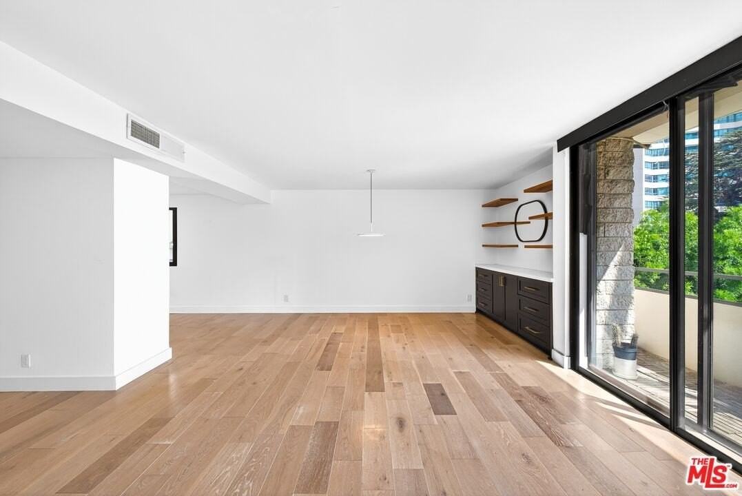 10535 Wilshire Blvd Apt 411 - Photo 6 of 31