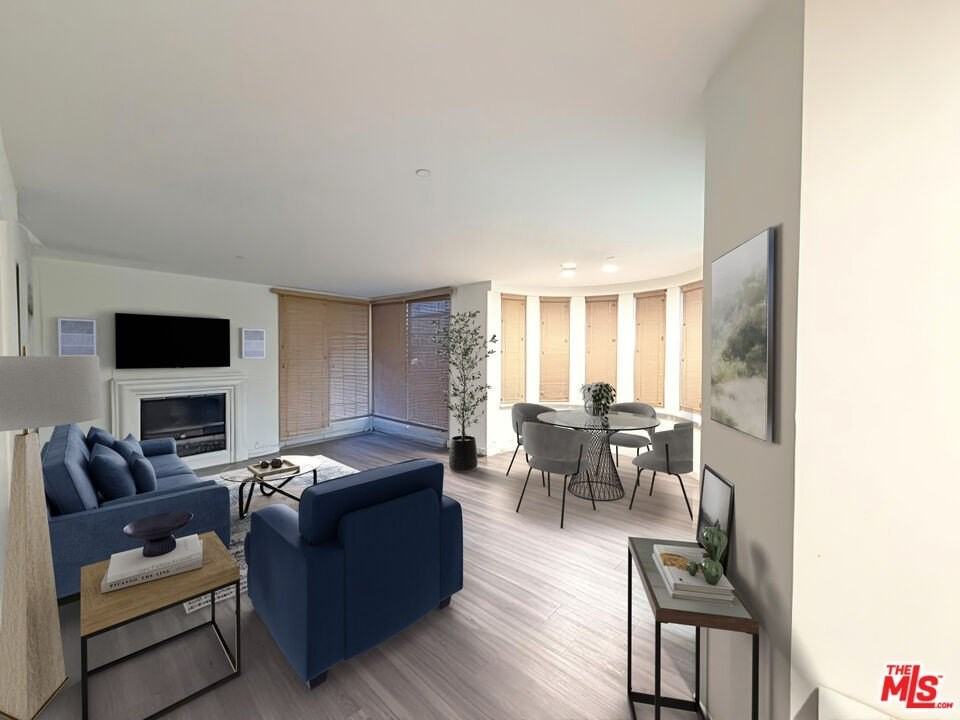 555 S Barrington Ave Apt 223 - Photo 3 of 26