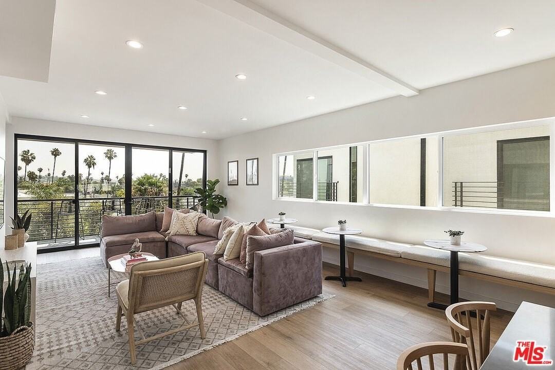 811 N Harvard Blvd Unit All - Photo 2 of 20