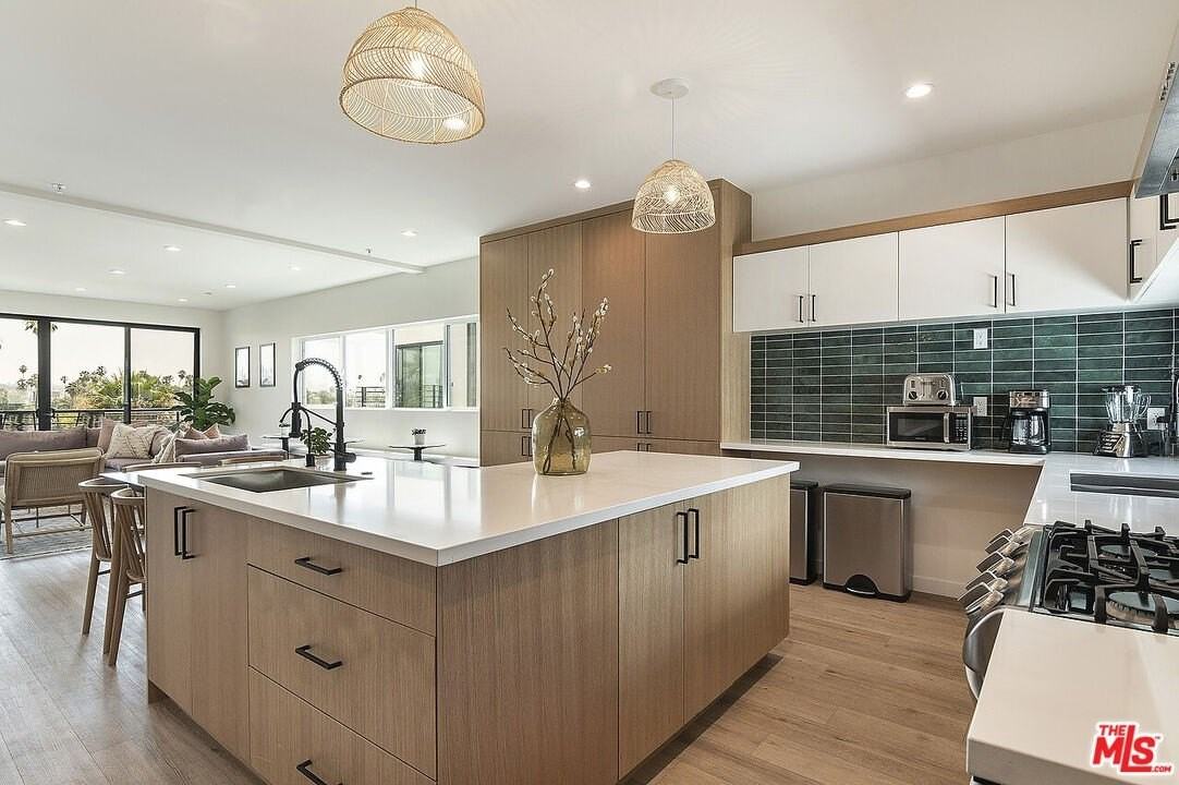 811 N Harvard Blvd Unit All - Photo 3 of 20