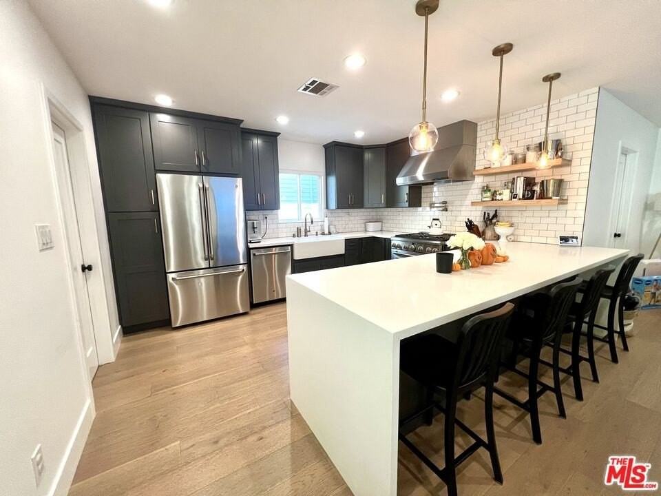 4321 Greenbush Ave - Photo 4 of 22