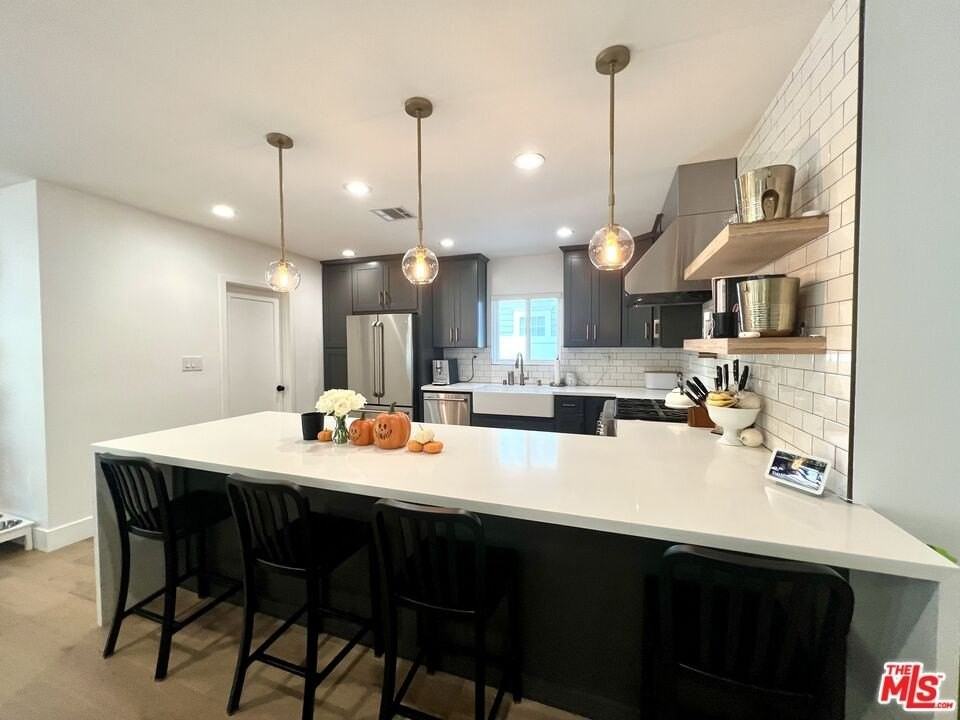 4321 Greenbush Ave - Photo 5 of 22