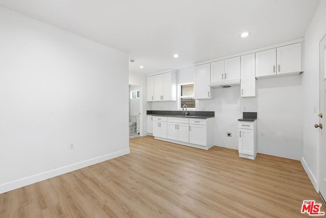 222 E Vernon Ave Unit 3/4 - Photo 2 of 9