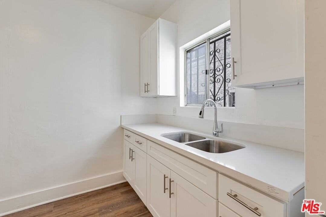 220 E Vernon Ave Unit 1/2 - Photo 5 of 14