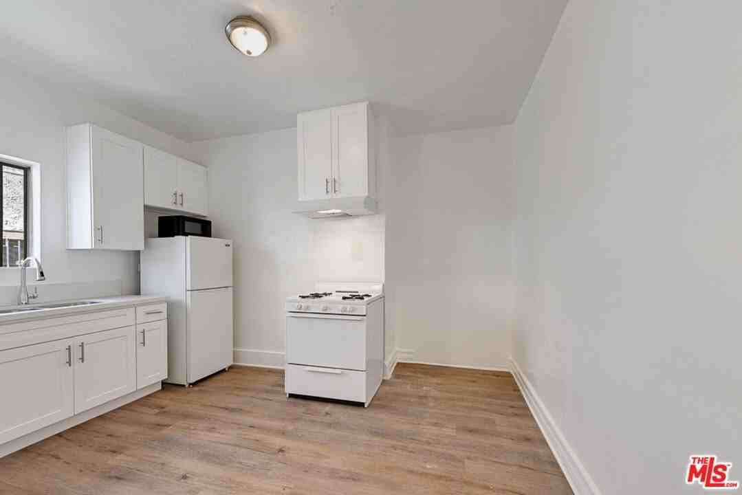 220 E Vernon Ave Unit 1/2 - Photo 6 of 14