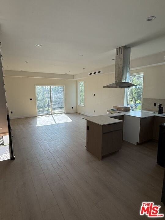 2135 S Longwood Ave Unit 2 - Photo 2 of 11