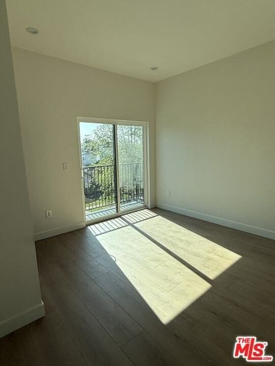 2135 S Longwood Ave Unit 2 - Photo 3 of 11