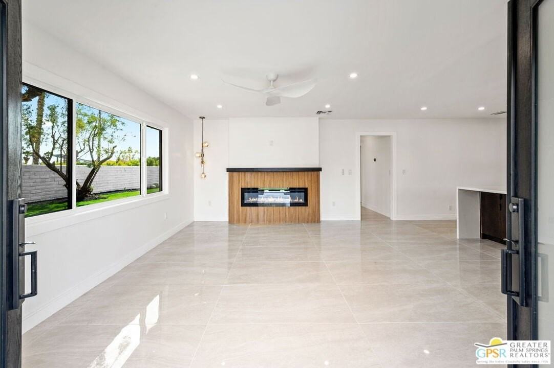 2435 E Wayne Rd - Photo 3 of 20