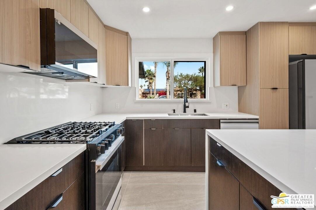 2435 E Wayne Rd - Photo 5 of 20