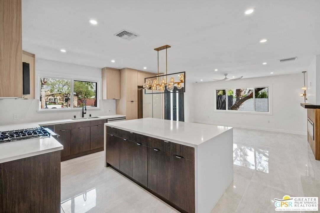 2435 E Wayne Rd - Photo 6 of 20