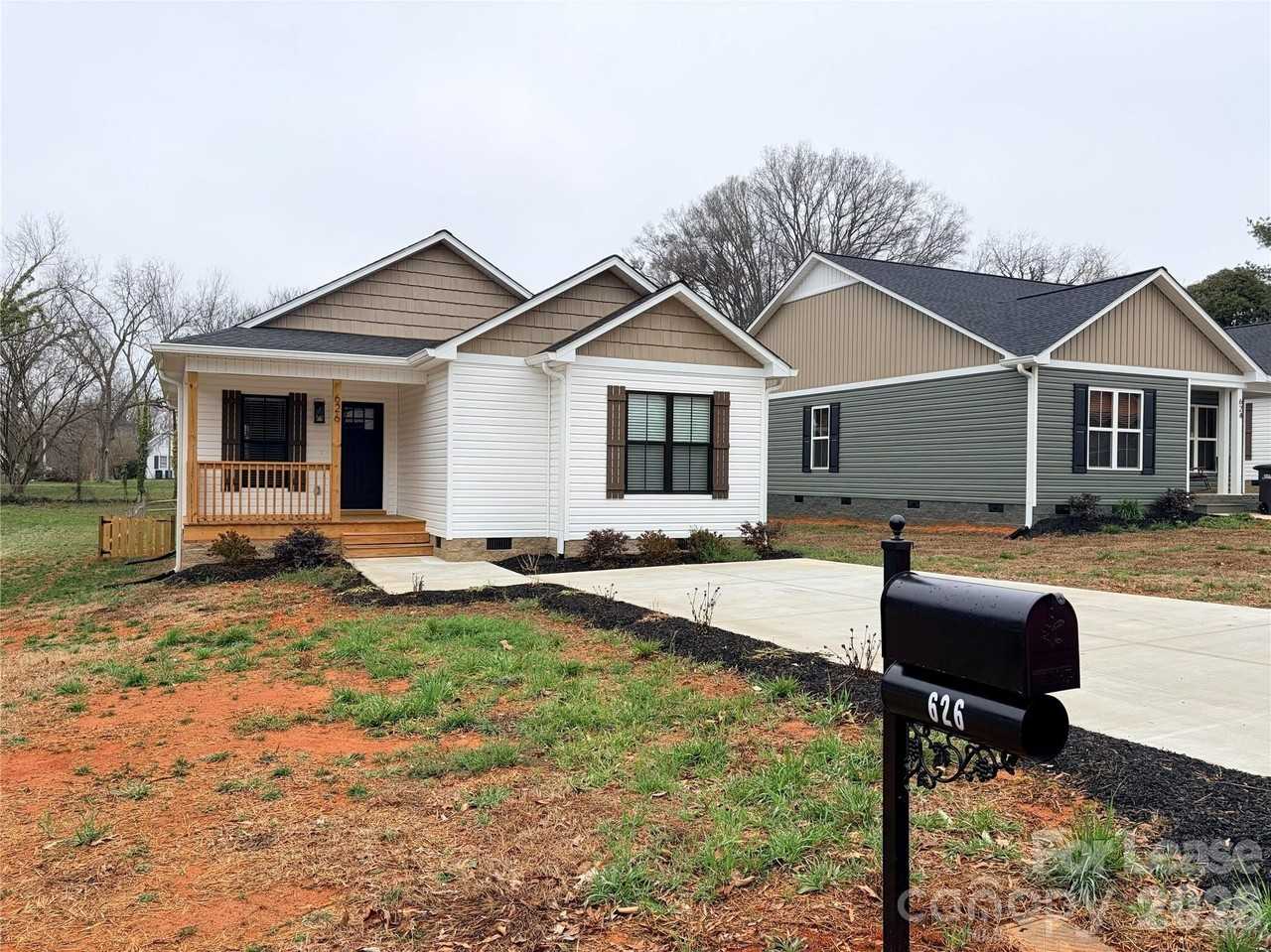 626 W Bell St - Photo 2 of 21