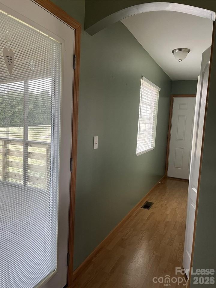 607 Jane Sowers Rd - Photo 5 of 11