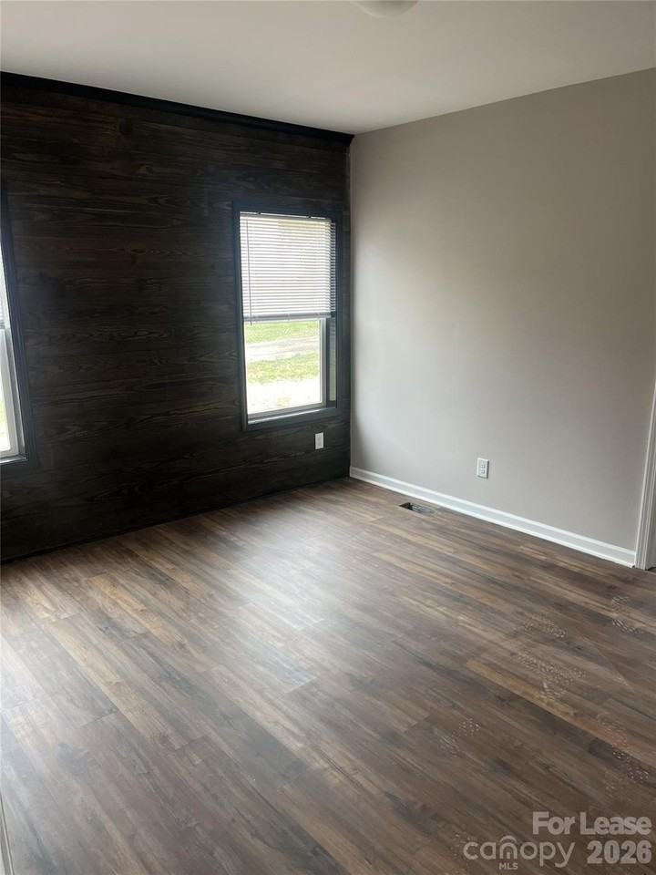 205 Wood St - Photo 5 of 11