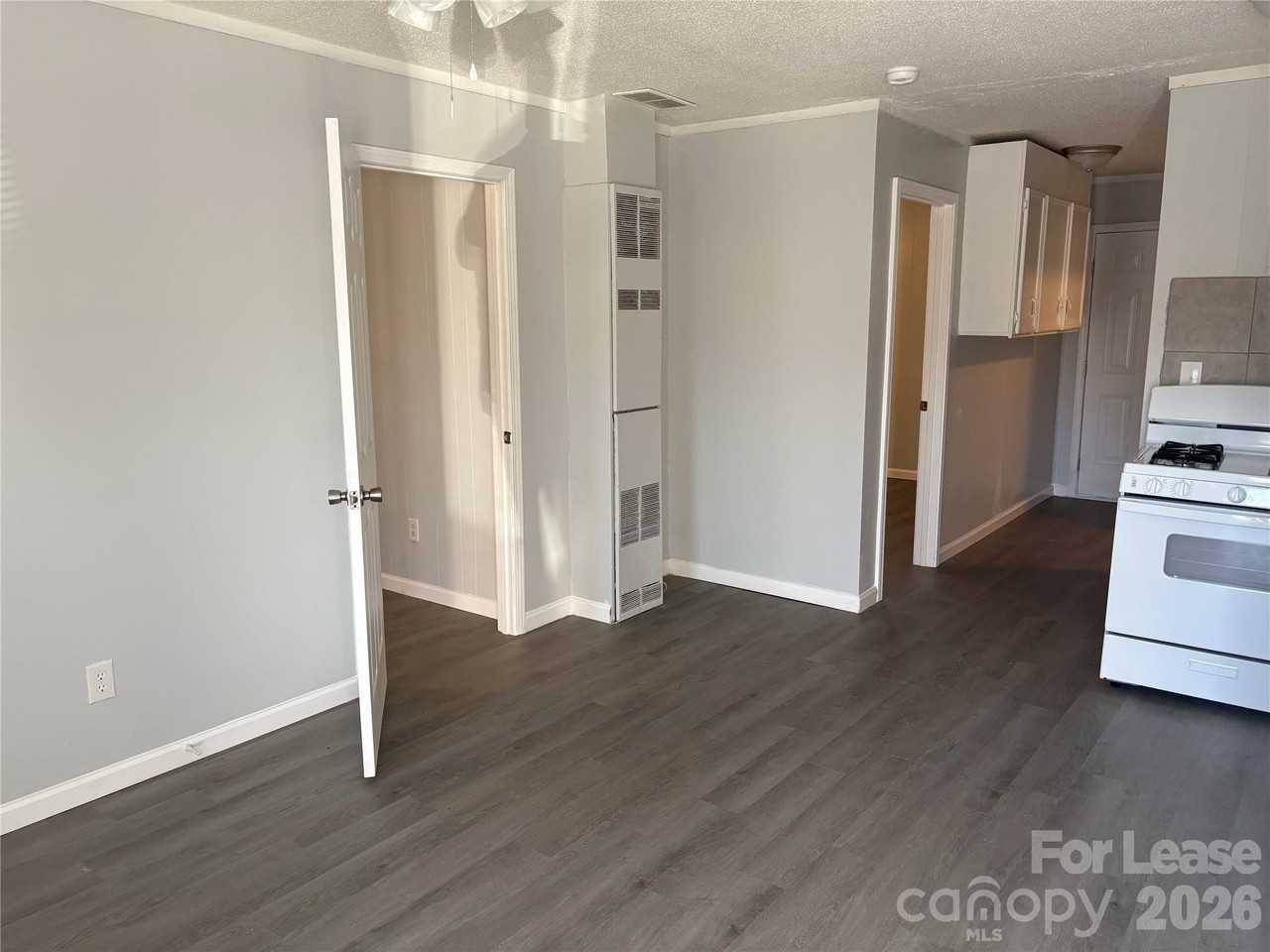 1007 Plymouth St Unit B - Photo 3 of 15