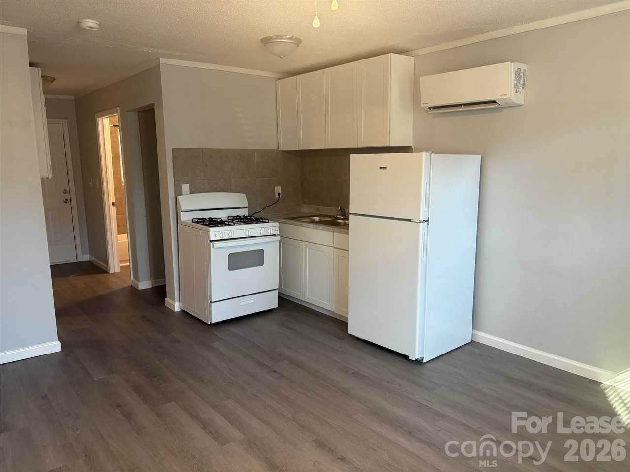 1007 Plymouth St Unit B - Photo 4 of 15