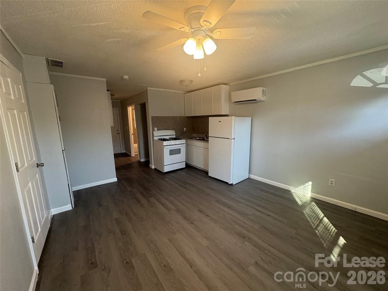 1007 Plymouth St Unit B - Photo 5 of 15