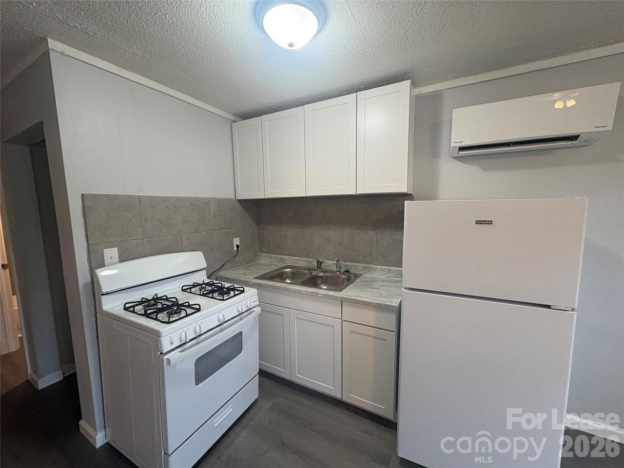 1007 Plymouth St Unit B - Photo 7 of 15