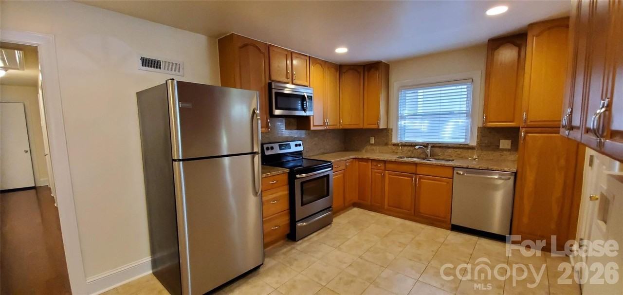 2019 Kenilworth Ave - Photo 4 of 9