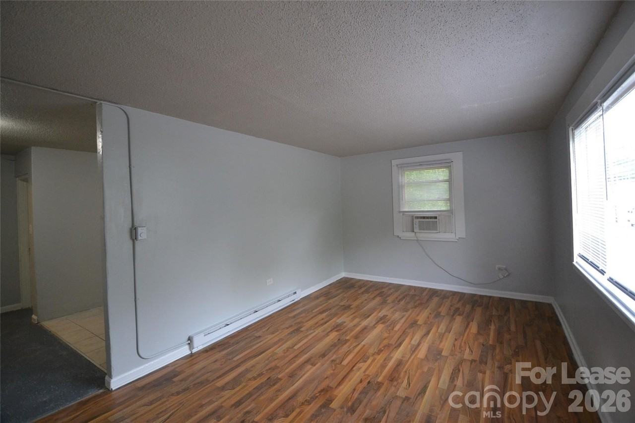 129 Brumley Ave Ne Apt D - Photo 2 of 18