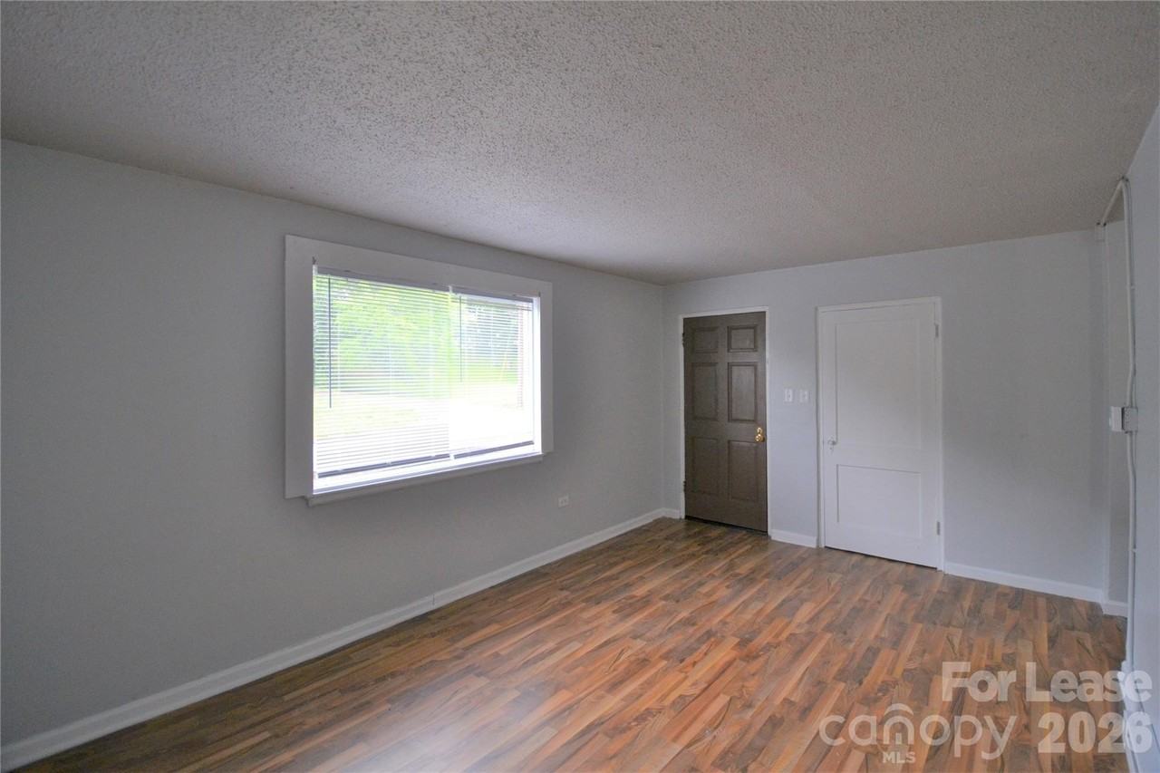 129 Brumley Ave Ne Apt D - Photo 3 of 18