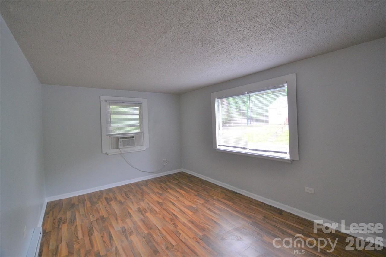 129 Brumley Ave Ne Apt D - Photo 5 of 18