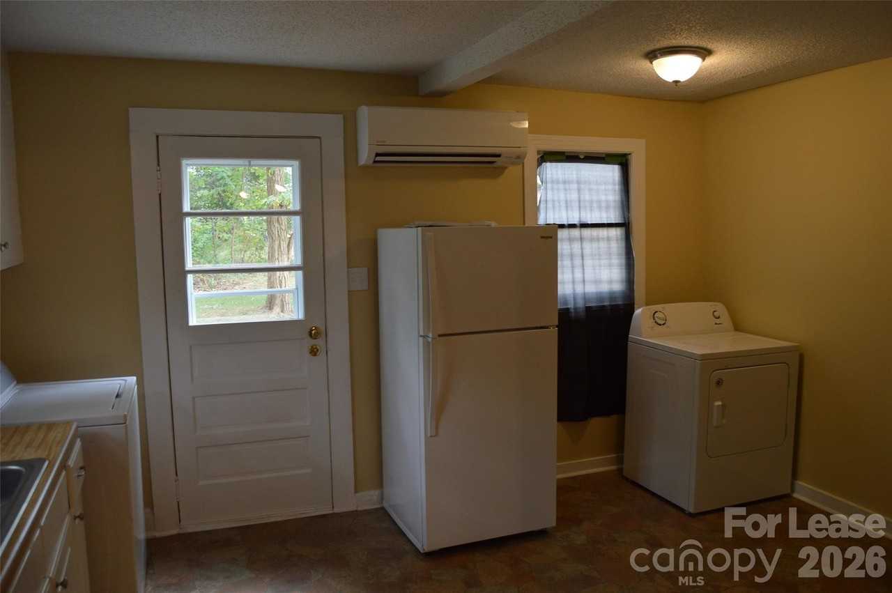 819 Charlotte Ave - Photo 5 of 13