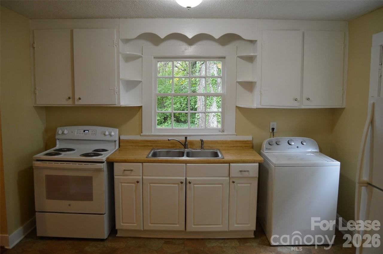 819 Charlotte Ave - Photo 6 of 13