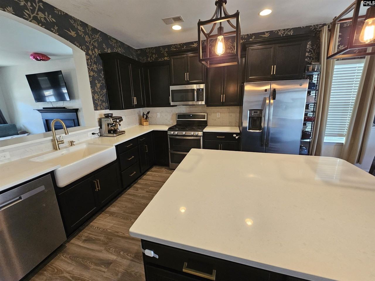 819 Queenshire Ln - Photo 6 of 28