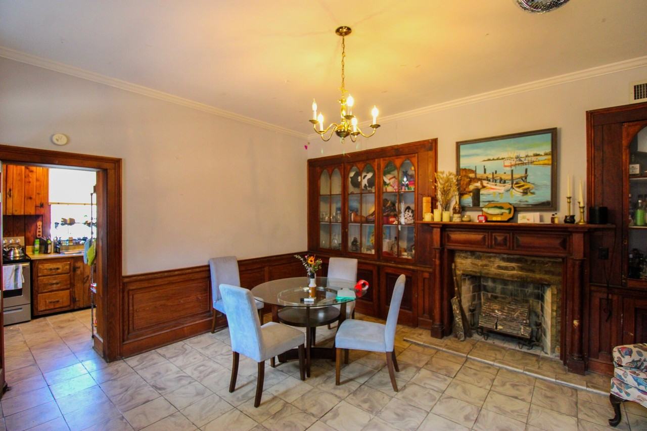 23 Archdale St Apt J - Photo 2 of 12