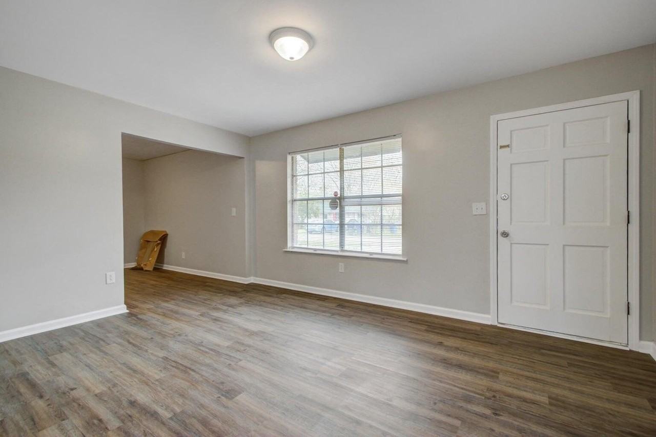 1978 Holliday St - Photo 5 of 23